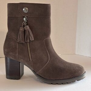 Johnston & Murphy Women's NWOT Brown Suede Ankle Boots SZ 7
